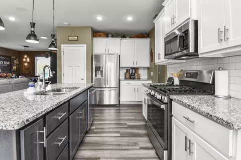 Kitchen - 4336 E Hidden Oak Ct, Springfield, MO 65802 photo 4 of 8