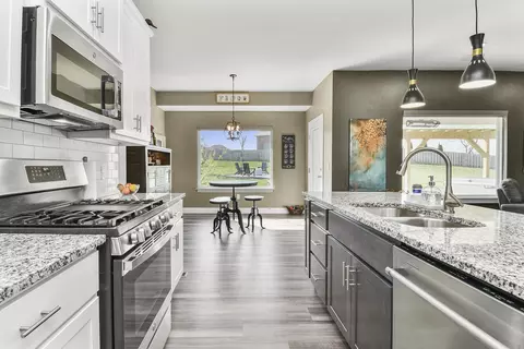 Kitchen - 4336 E Hidden Oak Ct, Springfield, MO 65802 photo 5 of 8