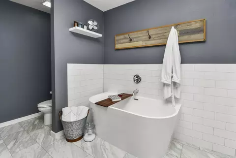 Bath - 4336 E Hidden Oak Ct, Springfield, MO 65802 photo 5 of 10