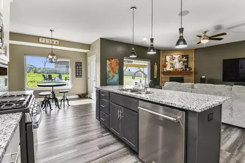 Kitchen - 4336 E Hidden Oak Ct, Springfield, MO 65802 photo 3 of 8