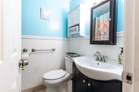 Bath - 3168 S Ferguson Ave, Springfield, MO 65807 photo 2 of 3