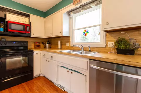 Kitchen - 3168 S Ferguson Ave, Springfield, MO 65807 photo 2 of 3