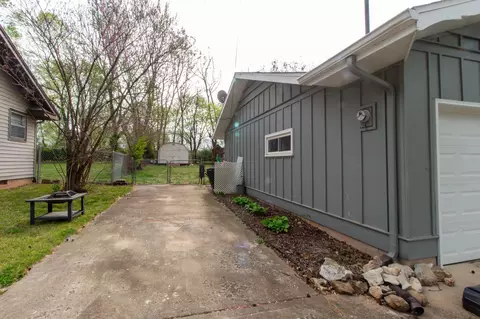 Exterior - 3168 S Ferguson Ave, Springfield, MO 65807 photo 12 of 17