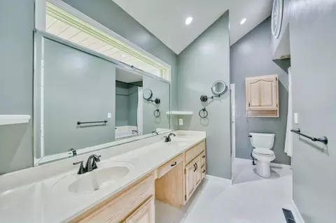 Bath - 4932 S Clay Ct, Springfield, MO 65810 photo 1 of 6