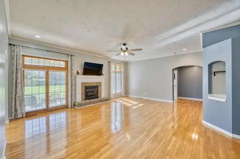 Living - 4932 S Clay Ct, Springfield, MO 65810 photo 2 of 3