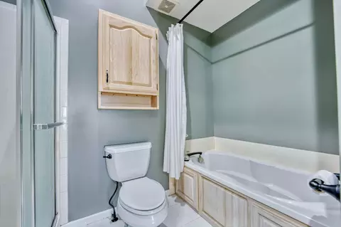 Bath - 4932 S Clay Ct, Springfield, MO 65810 photo 2 of 6