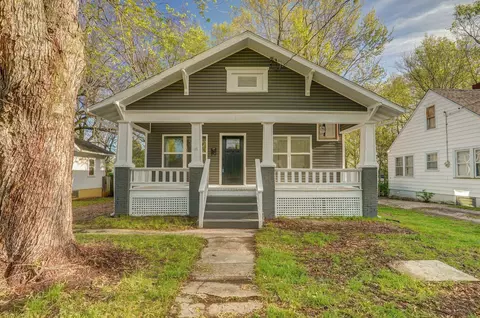 1637 E Cairo St, Springfield, MO 65802