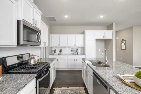 810 E Crew Dr, Nixa, MO 65714 photo 9