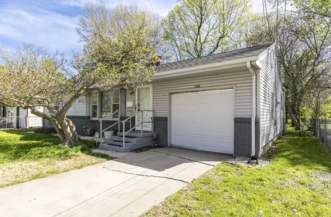 1918 S Robberson Ave, Springfield, MO 65807 photo 2