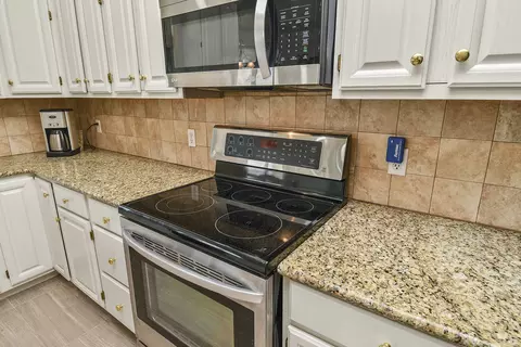 Kitchen - 142 Oxford Ln, Branson, MO 65616 photo 7 of 11
