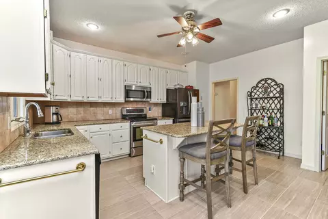 Kitchen - 142 Oxford Ln, Branson, MO 65616 photo 5 of 11