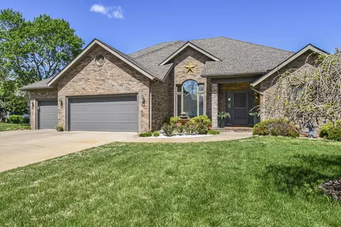 Exterior - 142 Oxford Ln, Branson, MO 65616 photo 2 of 17