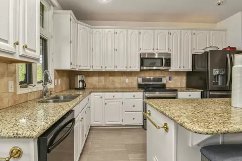 Kitchen - 142 Oxford Ln, Branson, MO 65616 photo 4 of 11
