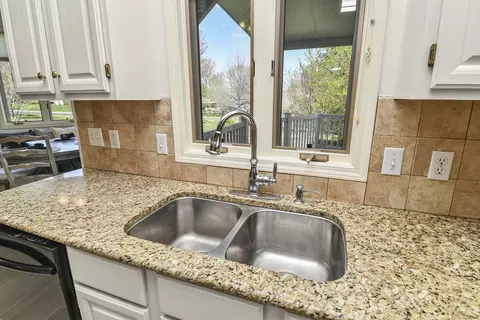 Kitchen - 142 Oxford Ln, Branson, MO 65616 photo 6 of 11