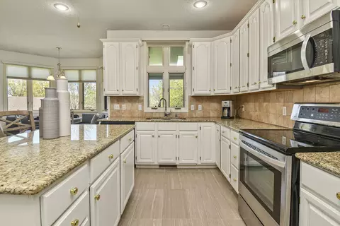 Kitchen - 142 Oxford Ln, Branson, MO 65616 photo 3 of 11