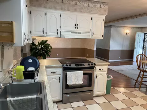 Kitchen - 105 N Estes St, Nixa, MO 65714 photo 2 of 3
