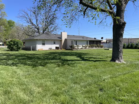 Exterior - 105 N Estes St, Nixa, MO 65714 photo 12 of 13
