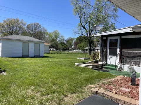 Exterior - 105 N Estes St, Nixa, MO 65714 photo 8 of 13