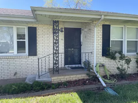 Exterior - 105 N Estes St, Nixa, MO 65714 photo 5 of 13