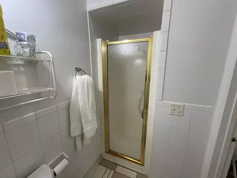 Bath - 105 N Estes St, Nixa, MO 65714 photo 5 of 6