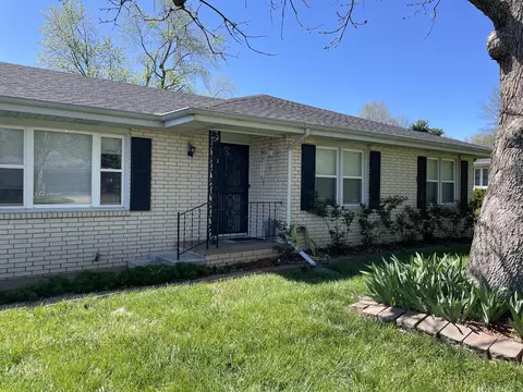 Exterior - 105 N Estes St, Nixa, MO 65714 photo 4 of 13