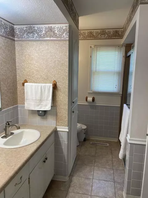 Bath - 105 N Estes St, Nixa, MO 65714 photo 1 of 6