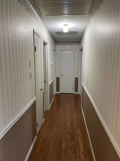 Entry Way - 105 N Estes St, Nixa, MO 65714 photo 1 of 1