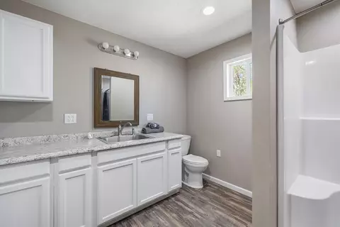 Bath - 913 S Nicholas Rd, Nixa, MO 65714 photo 5 of 6