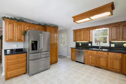 Kitchen - 913 S Nicholas Rd, Nixa, MO 65714 photo 6 of 7
