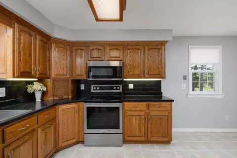 Kitchen - 913 S Nicholas Rd, Nixa, MO 65714 photo 4 of 7