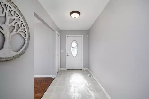 Entry Way - 913 S Nicholas Rd, Nixa, MO 65714 photo 1 of 4