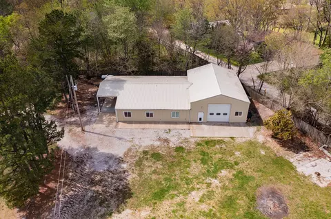 Exterior - 913 S Nicholas Rd, Nixa, MO 65714 photo 3 of 32