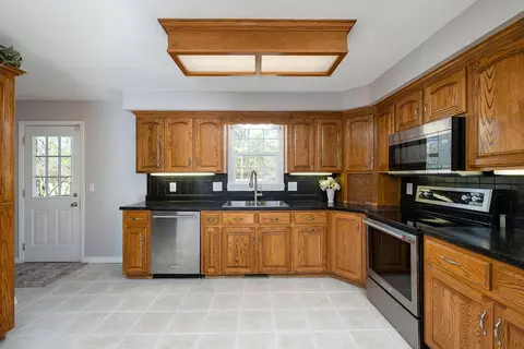 Kitchen - 913 S Nicholas Rd, Nixa, MO 65714 photo 5 of 7