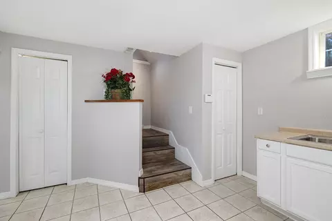 Entry Way - 913 S Nicholas Rd, Nixa, MO 65714 photo 3 of 4