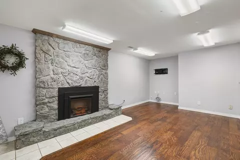 Living - 913 S Nicholas Rd, Nixa, MO 65714 photo 4 of 7