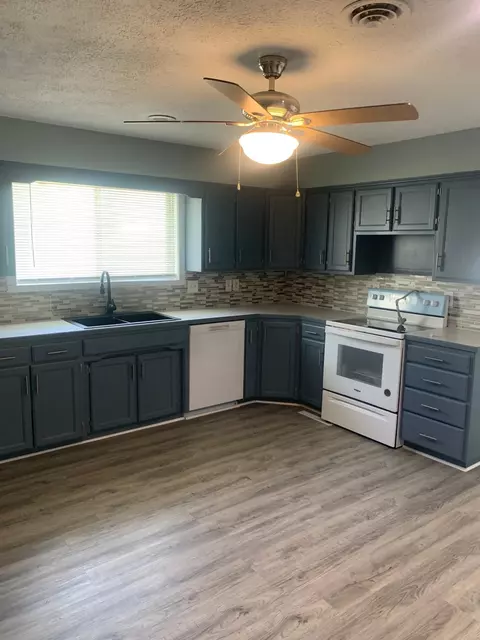 147 Crest Dr, Monett, MO 65708 photo 4