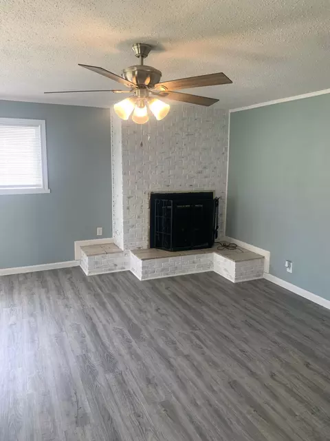 147 Crest Dr, Monett, MO 65708 photo 2