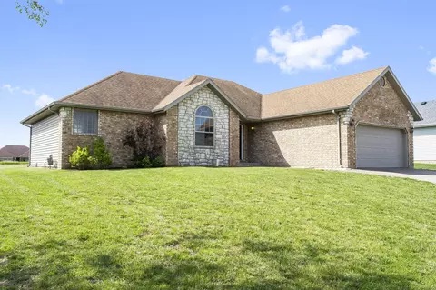 300 E Cypress St, Clever, MO 65631 photo 2