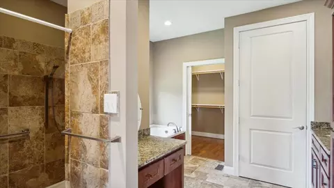 Bath - 2076 W River Wood Dr, Nixa, MO 65714 photo 2 of 5