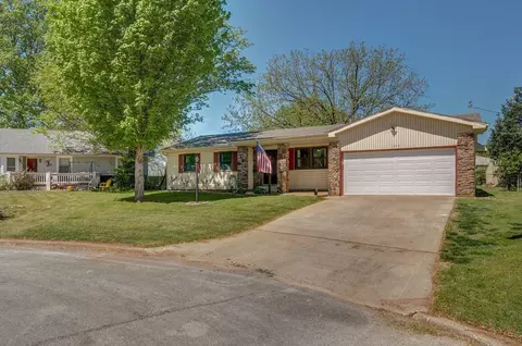 1645 W Berkeley St, Springfield, MO 65807