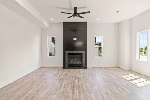 Living - 989 E Valley Trail Dr, Republic, MO 65738 photo 1 of 2