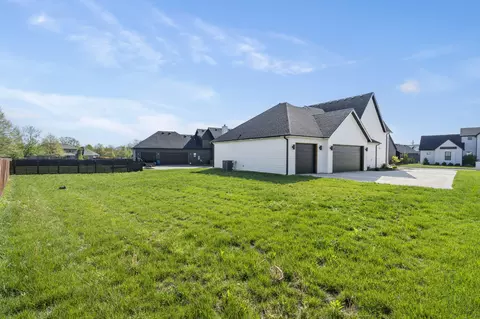 Exterior - 989 E Valley Trail Dr, Republic, MO 65738 photo 5 of 8
