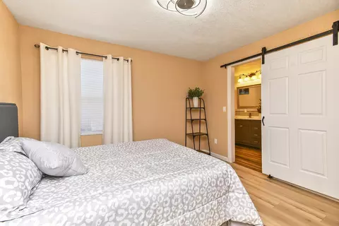 Bedroom - 1436 W Poplar St, Springfield, MO 65802 photo 2 of 7