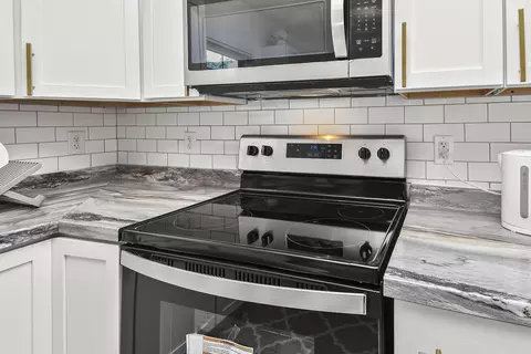 Kitchen - 1436 W Poplar St, Springfield, MO 65802 photo 5 of 6