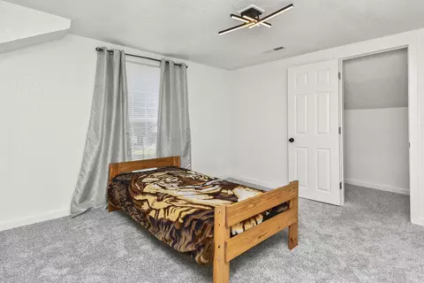 Bedroom - 1436 W Poplar St, Springfield, MO 65802 photo 4 of 7