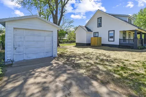 Exterior - 1436 W Poplar St, Springfield, MO 65802 photo 8 of 9