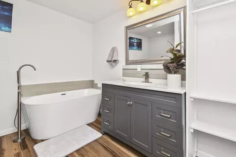 Bath - 1436 W Poplar St, Springfield, MO 65802 photo 1 of 7