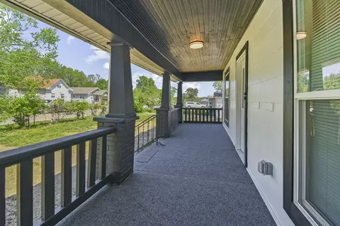 Exterior - 1436 W Poplar St, Springfield, MO 65802 photo 6 of 9