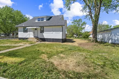 Exterior - 1436 W Poplar St, Springfield, MO 65802 photo 5 of 9