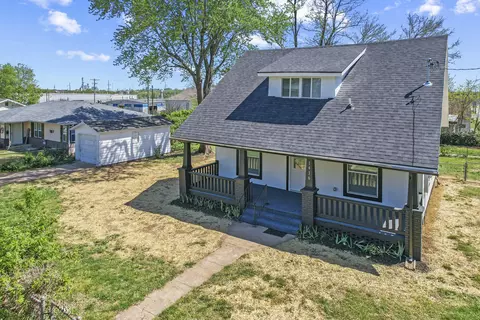Exterior - 1436 W Poplar St, Springfield, MO 65802 photo 3 of 9